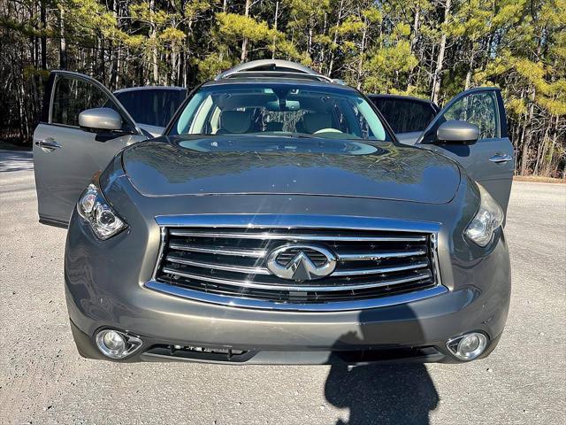 2016 INFINITI QX70 Standard