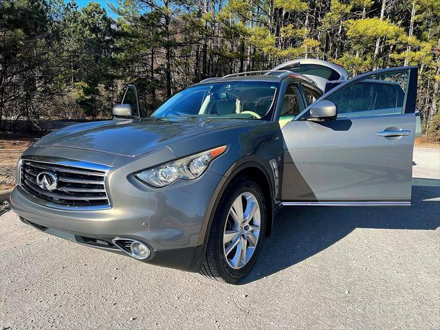 2016 INFINITI QX70 Standard