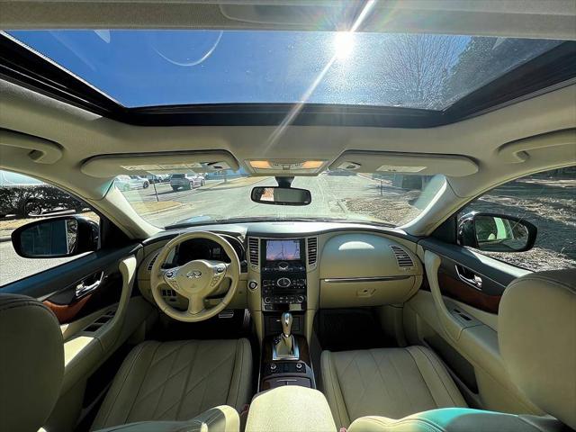 2016 INFINITI QX70 Standard