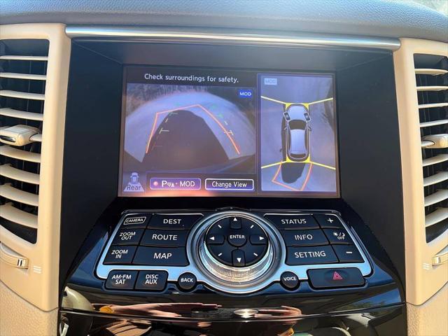 2016 INFINITI QX70 Standard