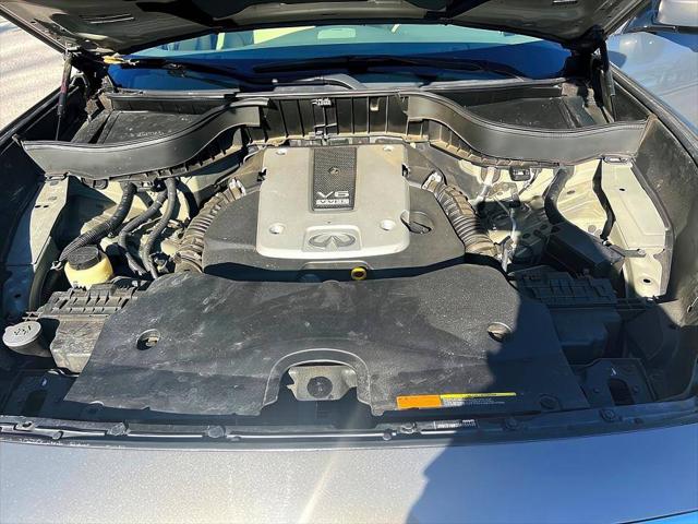 2016 INFINITI QX70 Standard