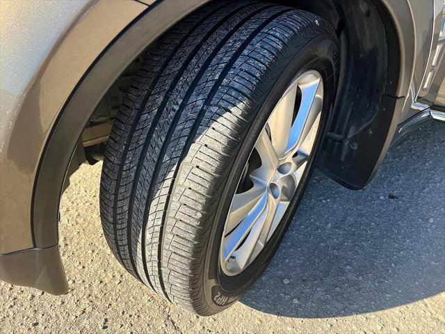 2016 INFINITI QX70 Standard