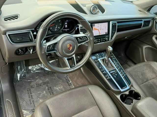 2017 Porsche Macan Standard