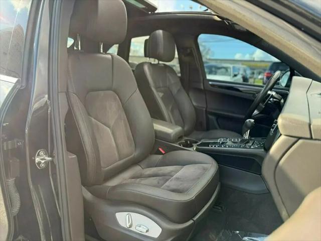 2017 Porsche Macan Standard