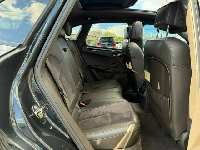 2017 Porsche Macan Standard