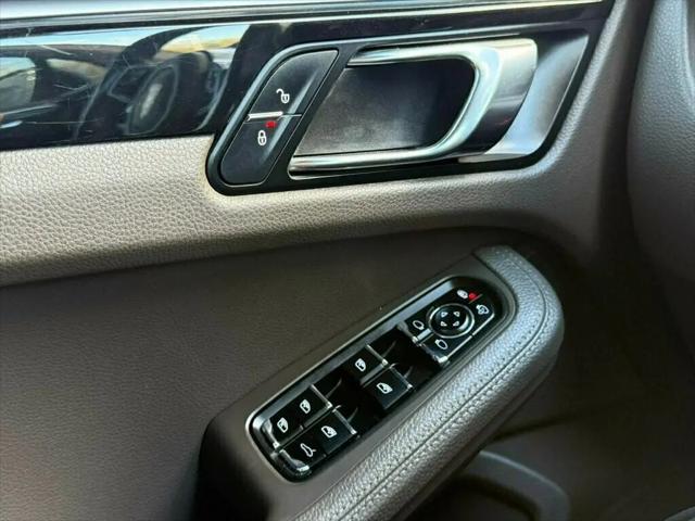 2017 Porsche Macan Standard