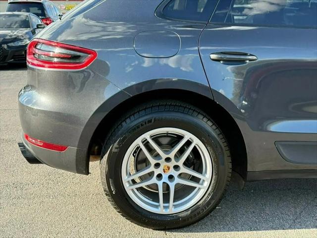 2017 Porsche Macan Standard