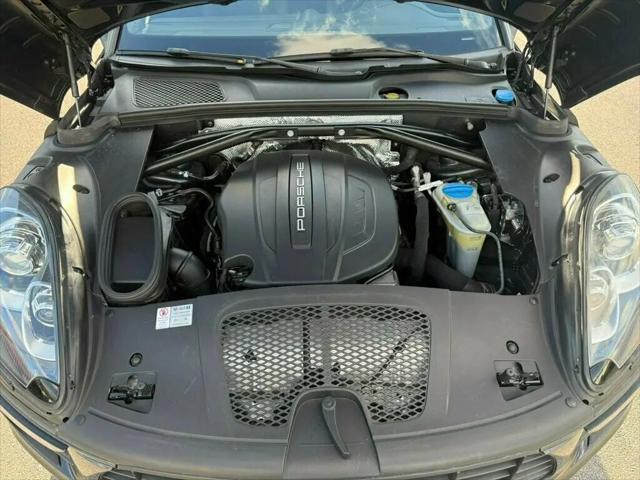 2017 Porsche Macan Standard