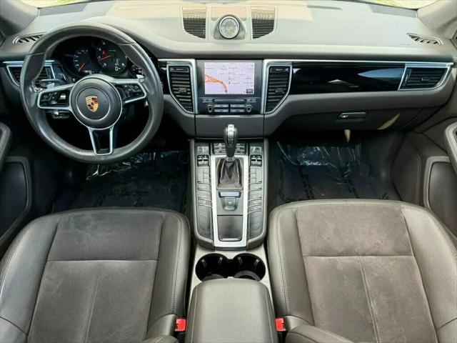2017 Porsche Macan Standard