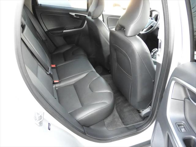 2016 Volvo XC60 T5 Platinum