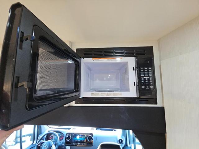 2025 Mercedes-Benz Sprinter 3500XD Chassis Standard Roof 4-Cyl Diesel HO