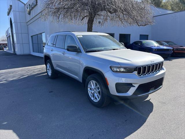 2025 Jeep Grand Cherokee GRAND CHEROKEE LAREDO X 4X4