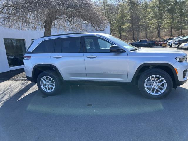 2025 Jeep Grand Cherokee GRAND CHEROKEE LAREDO X 4X4