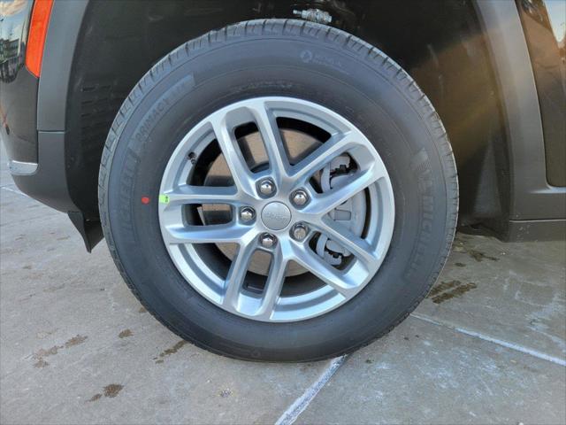 2025 Jeep Grand Cherokee GRAND CHEROKEE L LAREDO X 4X4