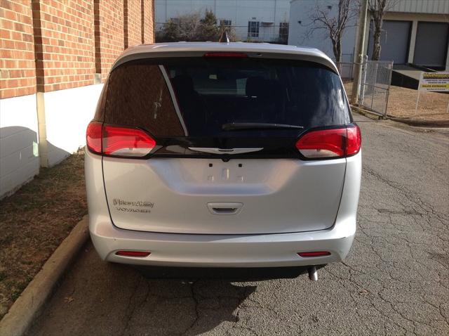 2022 Chrysler Voyager LX