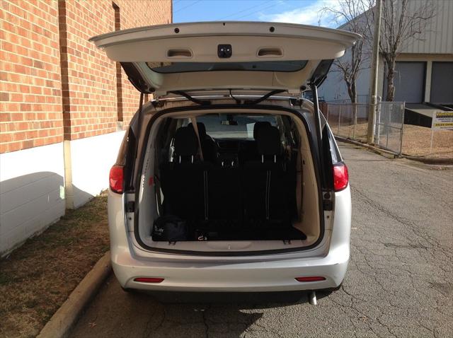 2022 Chrysler Voyager LX