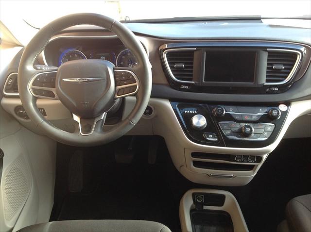 2022 Chrysler Voyager LX