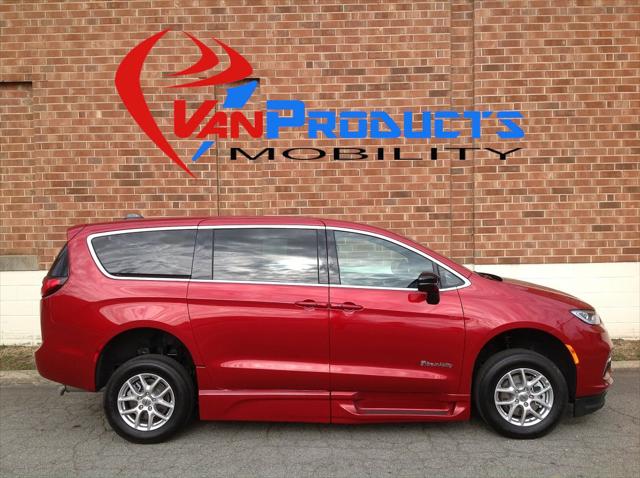 2025 Chrysler Pacifica Select for sale in Raleigh, NC