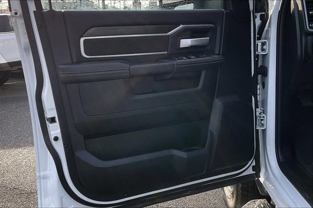 2024 Ram 3500 Big Horn Crew Cab 4x4 8' Box