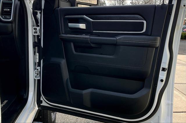 2024 Ram 3500 Big Horn Crew Cab 4x4 8' Box