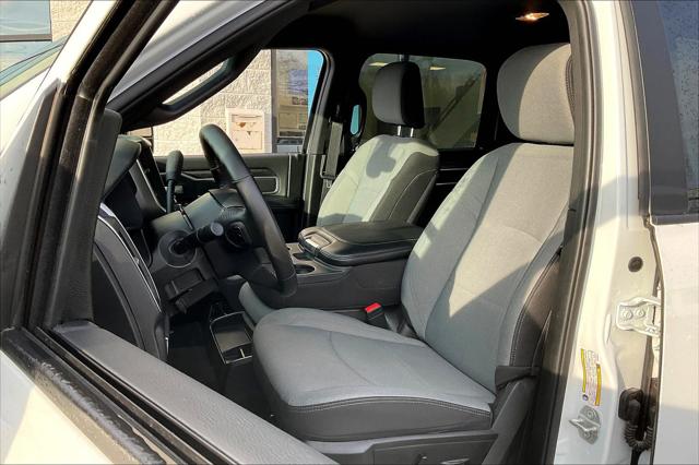 2024 Ram 3500 Big Horn Crew Cab 4x4 8' Box