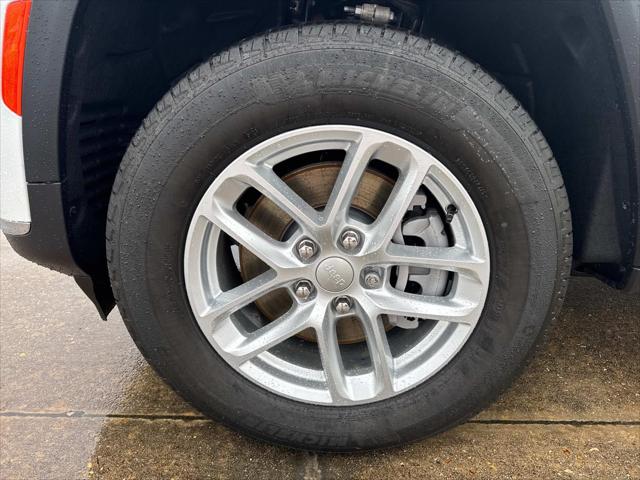 2025 Jeep Grand Cherokee GRAND CHEROKEE L LAREDO X 4X2