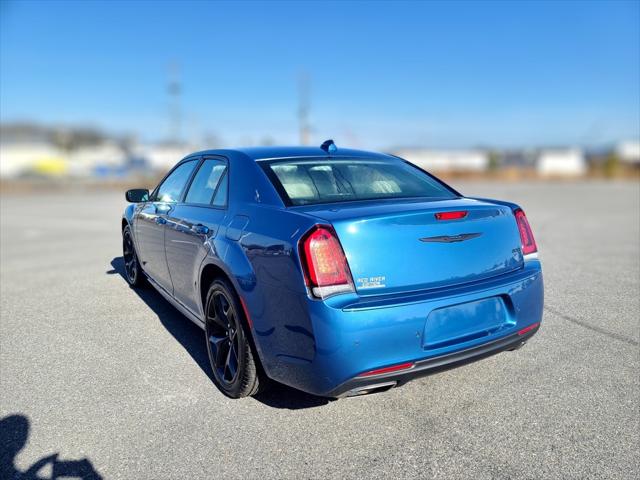 2023 Chrysler 300 Touring L