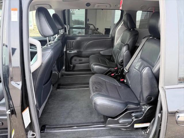 2015 Toyota Sienna SE 8 Passenger