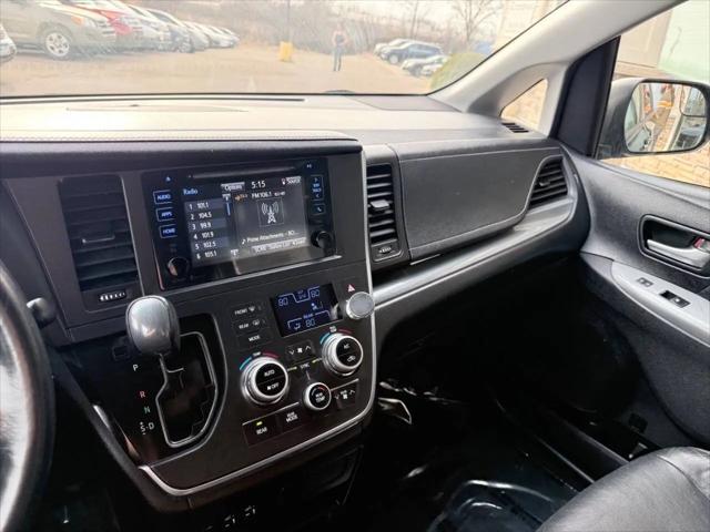 2015 Toyota Sienna SE 8 Passenger