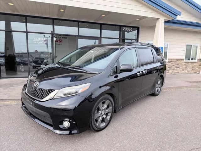 2015 Toyota Sienna SE 8 Passenger