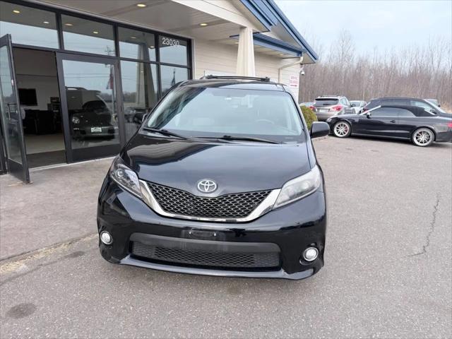 2015 Toyota Sienna SE 8 Passenger