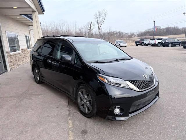 2015 Toyota Sienna SE 8 Passenger