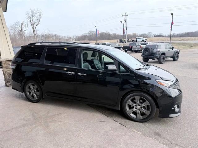 2015 Toyota Sienna SE 8 Passenger