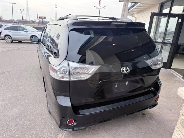 2015 Toyota Sienna SE 8 Passenger