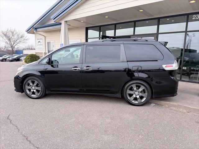 2015 Toyota Sienna SE 8 Passenger