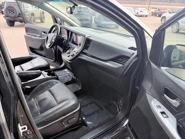2015 Toyota Sienna SE 8 Passenger