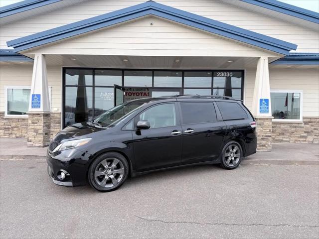 2015 Toyota Sienna SE 8 Passenger for sale in Loretto, MN