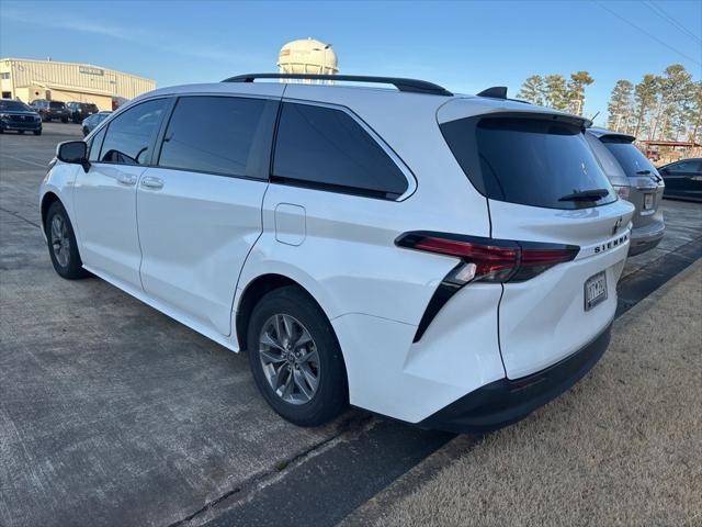 2022 Toyota Sienna LE