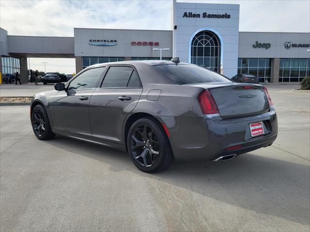 2022 Chrysler 300 Touring L