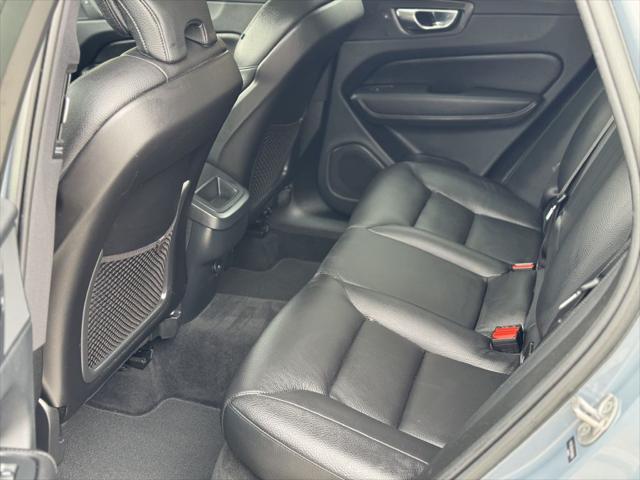 2023 Volvo XC60 B5 Plus Dark Theme