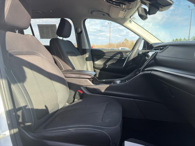 2023 Jeep Grand Cherokee L Laredo 4x4