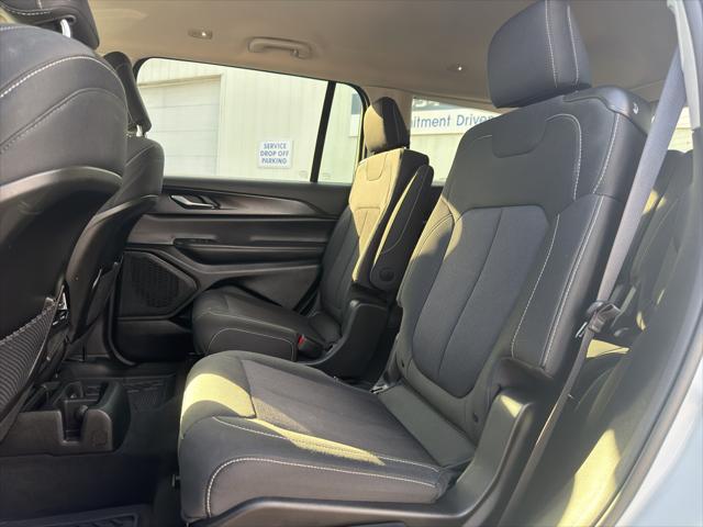 2023 Jeep Grand Cherokee L Laredo 4x4