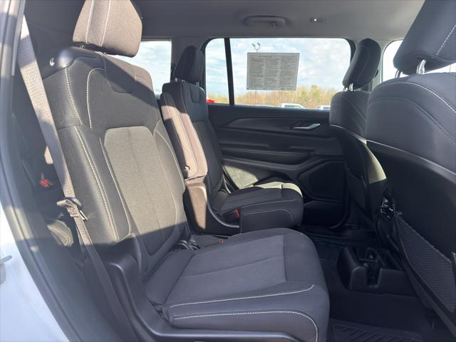2023 Jeep Grand Cherokee L Laredo 4x4