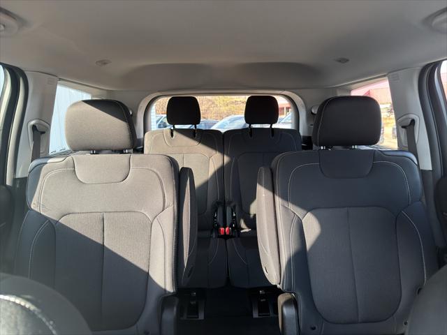 2023 Jeep Grand Cherokee L Laredo 4x4