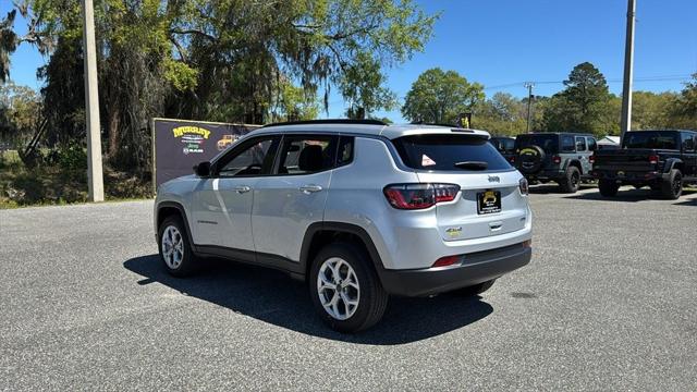 2025 Jeep Compass COMPASS LATITUDE 4X4