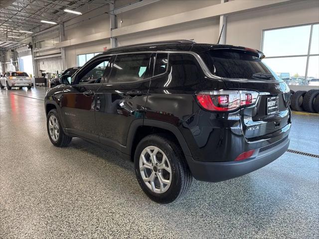 2025 Jeep Compass COMPASS LATITUDE 4X4