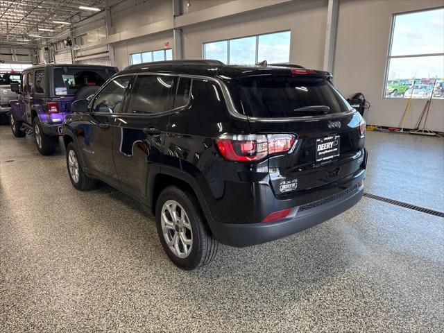 2025 Jeep Compass COMPASS LATITUDE 4X4