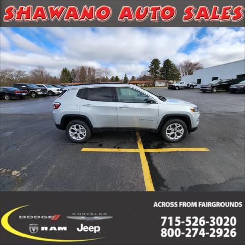 2025 Jeep Compass COMPASS LATITUDE 4X4