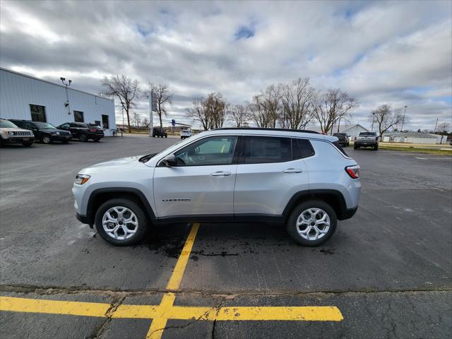 2025 Jeep Compass COMPASS LATITUDE 4X4