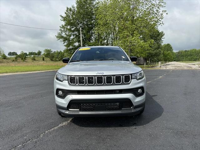2025 Jeep Compass COMPASS LATITUDE 4X4